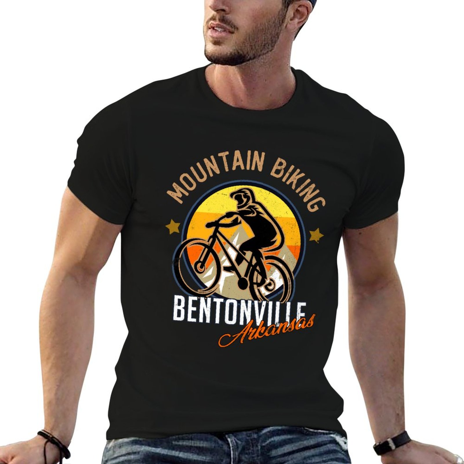 Mountain Biking In Arkansas - ベントンビル アーカンソー マウンテンバイク Tシャツ 面白い Tシャツ